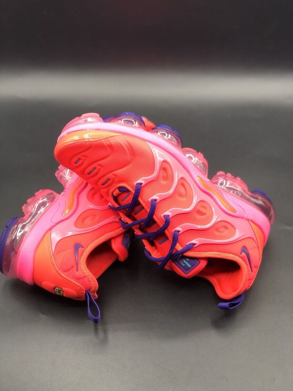 Nike Air Vapormax Plus Womens Size7.5 Sneakers Bright Crimson Pink Blast Running
